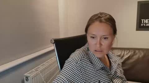 Nadia Ferreira  online show from 06/08/26, 09:15
