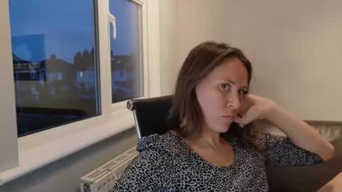 Nadia Ferreira  online show from 06/15/26, 08:44