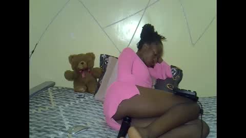 Snapshot of eboniana chatting on 09/27/25, 12:15 eboniana online show from 09/27/25, 12:15