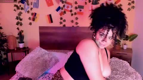 Snapshot of ebonnyrosee chatting on 07/10/26, 08:33 Sol online show from 07/10/26, 08:33