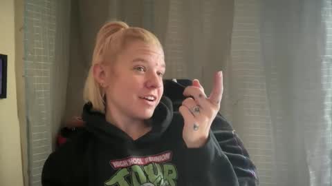 Snapshot of ebony8ivory chatting on 10/06/25, 04:37 americnbarbie online show from 10/06/25, 04:37