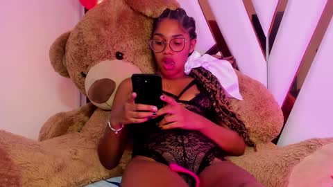 Snapshot of ebony_beautifull chatting on 12/15/24, 07:13 Luci online show from 12/15/24, 07:13
