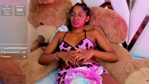 Snapshot of ebony_beautifull chatting on 12/18/24, 10:08 Luci online show from 12/18/24, 10:08