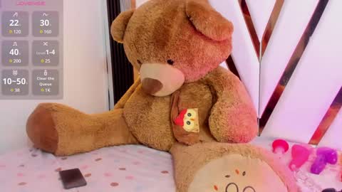 Snapshot of ebony_beautifull chatting on 12/20/24, 01:47 Luci online show from 12/20/24, 01:47