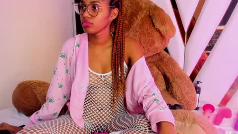 Snapshot of ebony_beautifull chatting on 12/28/24, 02:01 Luci online show from 12/28/24, 02:01