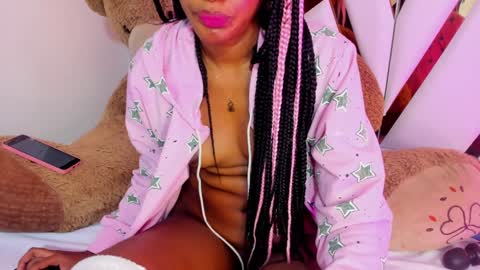 Snapshot of ebony_beautifull chatting on 01/17/25, 08:02 Luci online show from 01/17/25, 08:02