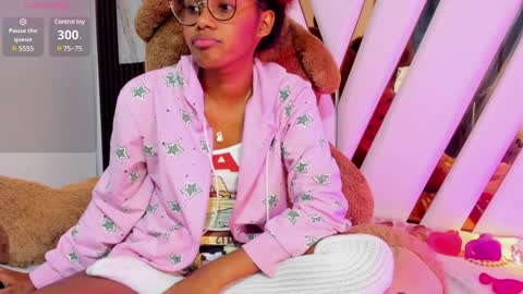 Snapshot of ebony_beautifull chatting on 01/25/25, 02:04 Luci online show from 01/25/25, 02:04