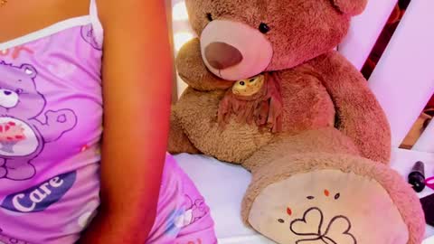 Snapshot of ebony_beautifull chatting on 01/29/25, 01:48 Luci online show from 01/29/25, 01:48