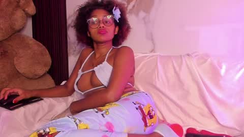 Snapshot of ebony_beautifull chatting on 02/05/25, 04:59 Luci online show from 02/05/25, 04:59