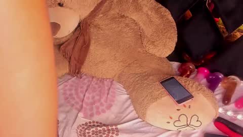 Snapshot of ebony_beautifull chatting on 02/15/25, 06:44 Luci online show from 02/15/25, 06:44