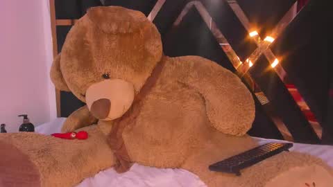 Snapshot of ebony_beautifull chatting on 02/26/25, 05:09 Luci online show from 02/26/25, 05:09