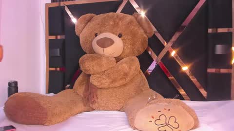 Snapshot of ebony_beautifull chatting on 02/27/25, 01:59 Luci online show from 02/27/25, 01:59