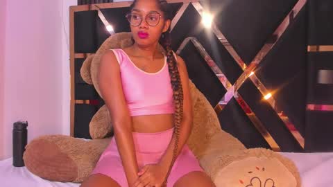 Snapshot of ebony_beautifull chatting on 02/28/25, 01:47 Luci online show from 02/28/25, 01:47