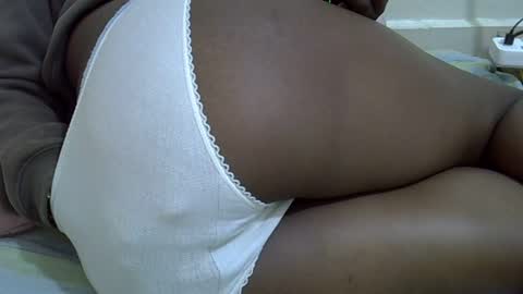 ebony_cuttey30 online show from 06/18/26, 06:13