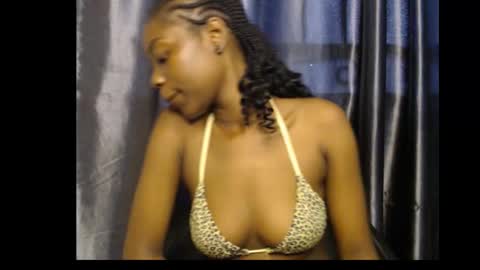 Snapshot of ebony_petitequeen chatting on 09/10/25, 10:26 Ella online show from 09/10/25, 10:26