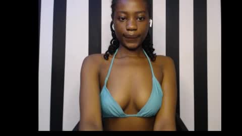 Snapshot of ebony_petitequeen chatting on 09/21/25, 09:44 Ella online show from 09/21/25, 09:44