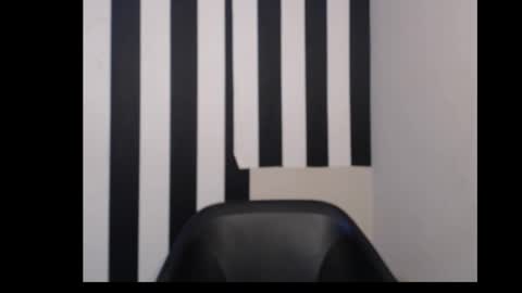 Snapshot of ebony_petitequeen chatting on 10/21/25, 10:27 Ella online show from 10/21/25, 10:27