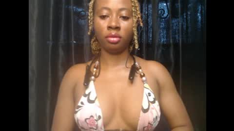 Snapshot of ebony_queenx chatting on 03/28/26, 08:25 Queen online show from 03/28/26, 08:25