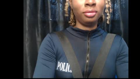Snapshot of ebony_queenx chatting on 04/10/26, 09:14 Queen online show from 04/10/26, 09:14