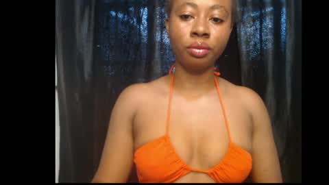 Snapshot of ebony_queenx chatting on 04/18/26, 09:46 Queen online show from 04/18/26, 09:46