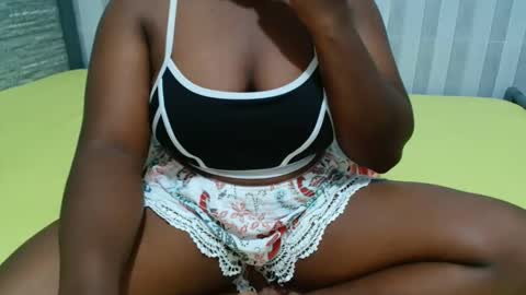 Snapshot of ebony_sabrina chatting on 05/17/26, 06:44 Sabrina online show from 05/17/26, 06:44