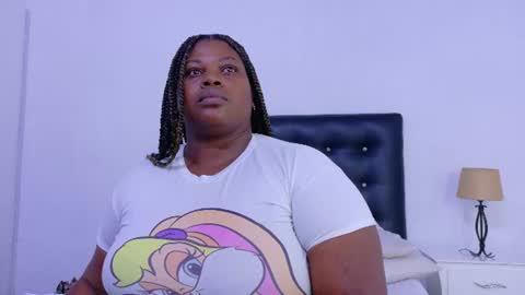 Snapshot of ebony_sugar_mommy chatting on 06/11/26, 02:33 MILENA online show from 06/11/26, 02:33