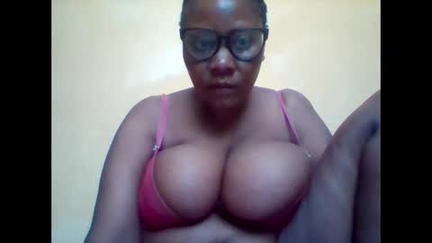 Snapshot of ebonybussy chatting on 10/06/25, 10:34 MAMITO online show from 10/06/25, 10:34