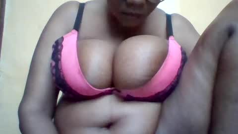 Snapshot of ebonybussy chatting on 07/14/26, 09:03 MAMITO online show from 07/14/26, 09:03