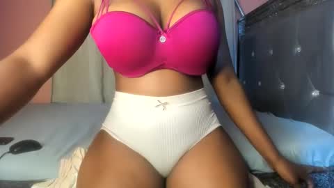 Snapshot of ebonysmiles00 chatting on 05/10/26, 11:04 ebonysmiles00 online show from 05/10/26, 11:04
