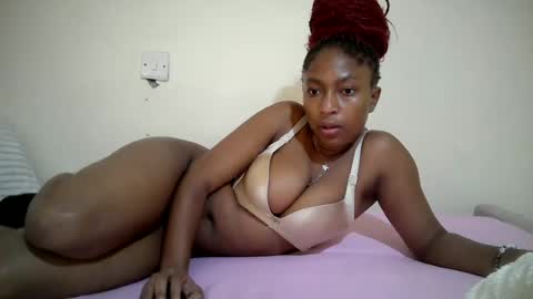 Snapshot of ebonyzora chatting on 06/25/26, 09:03 Zora online show from 06/25/26, 09:03