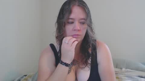Snapshot of echosol17 chatting on 09/28/25, 05:07 Weird Echo online show from 09/28/25, 05:07