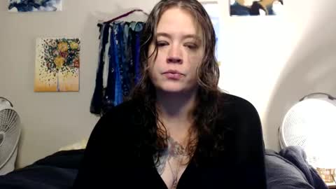 Snapshot of echosol17 chatting on 10/05/25, 04:22 Weird Echo online show from 10/05/25, 04:22