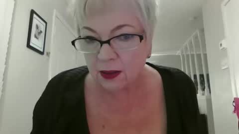 Snapshot of eclecticblue chatting on 12/15/25, 03:05 eclecticblue online show from 12/15/25, 03:05