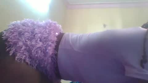 Snapshot of edakiss chatting on 05/23/26, 07:35 edakiss online show from 05/23/26, 07:35