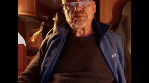 Snapshot of eddelmar chatting on 01/01/25, 04:39 eddelmar online show from 01/01/25, 04:39