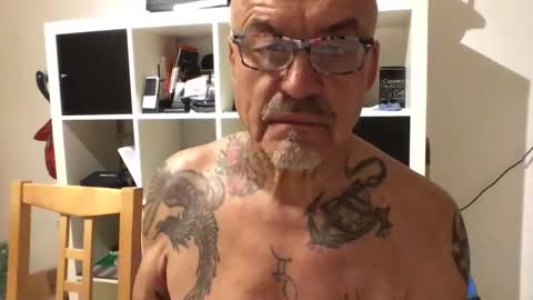 Snapshot of eddelmar chatting on 01/02/25, 10:55 eddelmar online show from 01/02/25, 10:55