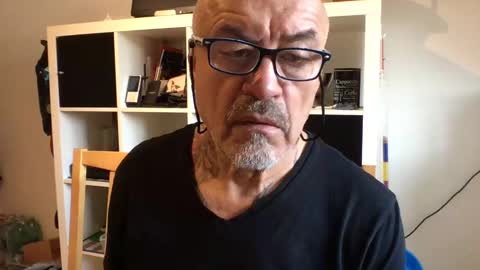 Snapshot of eddelmar chatting on 01/04/25, 10:05 eddelmar online show from 01/04/25, 10:05