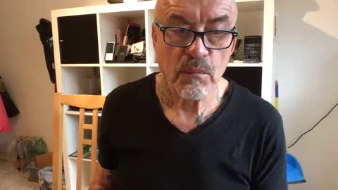 Snapshot of eddelmar chatting on 01/06/25, 12:02 eddelmar online show from 01/06/25, 12:02