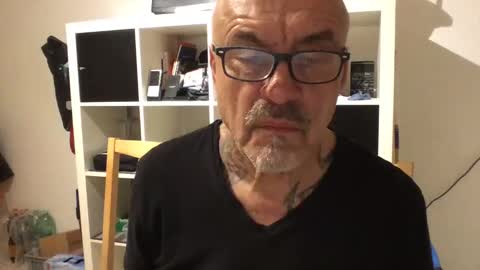 Snapshot of eddelmar chatting on 01/06/25, 04:44 eddelmar online show from 01/06/25, 04:44