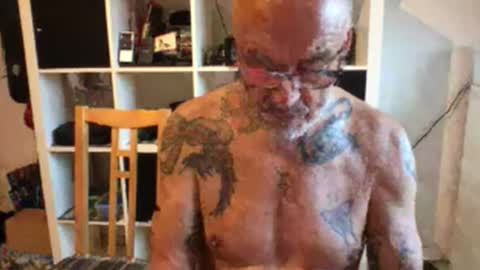 Snapshot of eddelmar chatting on 01/20/25, 08:52 eddelmar online show from 01/20/25, 08:52