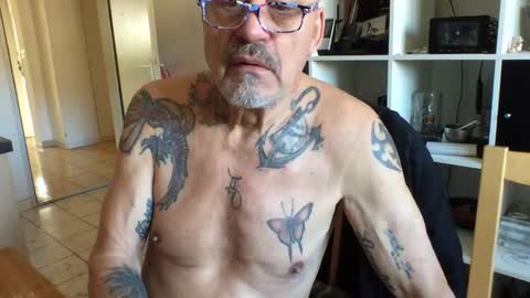 Snapshot of eddelmar chatting on 01/26/25, 12:11 eddelmar online show from 01/26/25, 12:11