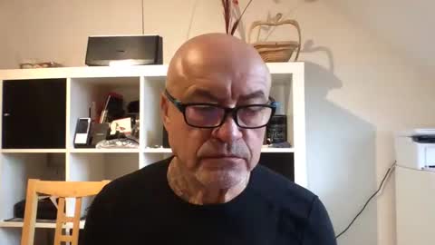 Snapshot of eddelmar chatting on 02/12/25, 09:10 eddelmar online show from 02/12/25, 09:10