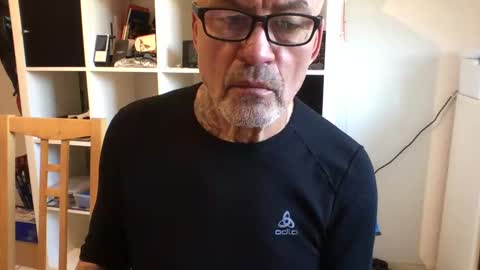 Snapshot of eddelmar chatting on 02/15/25, 02:11 eddelmar online show from 02/15/25, 02:11