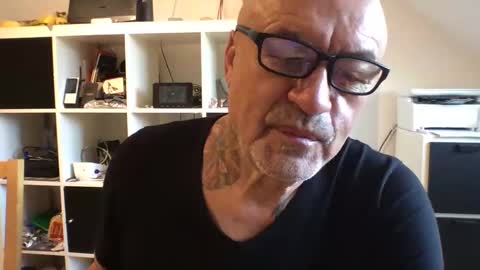 Snapshot of eddelmar chatting on 03/11/25, 07:37 eddelmar online show from 03/11/25, 07:37