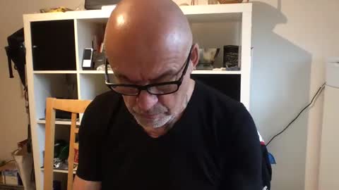 Snapshot of eddelmar chatting on 03/12/25, 08:08 eddelmar online show from 03/12/25, 08:08