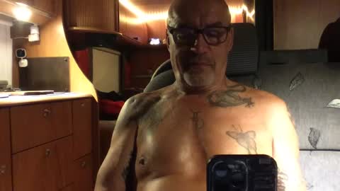 Snapshot of eddelmar chatting on 09/29/25, 07:19 eddelmar online show from 09/29/25, 07:19