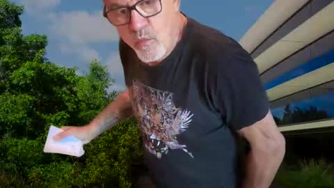 Snapshot of eddelmar chatting on 10/13/25, 01:44 eddelmar online show from 10/13/25, 01:44