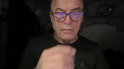 Snapshot of eddelmar chatting on 12/20/25, 04:36 eddelmar online show from 12/20/25, 04:36