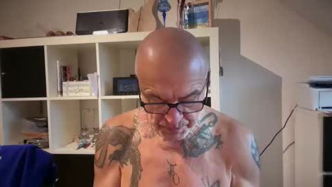 Snapshot of eddelmar chatting on 02/12/26, 09:04 eddelmar online show from 02/12/26, 09:04