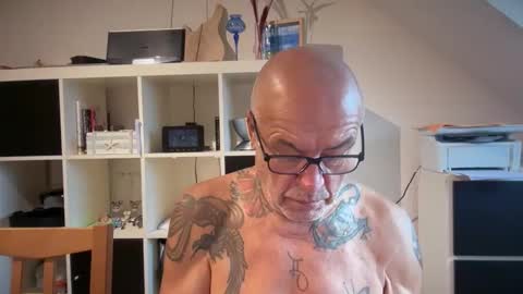 Snapshot of eddelmar chatting on 02/17/26, 10:34 eddelmar online show from 02/17/26, 10:34